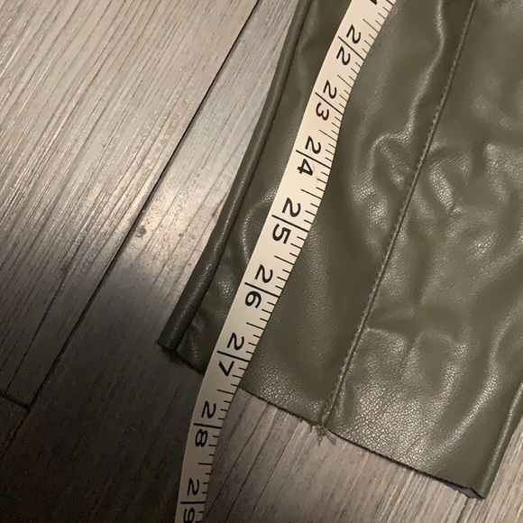 H &M Olive Green Pleather pant. Size 8 - Picture 6 of 7